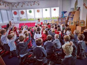 Pavlé Sabic - Reading Walter the Wanderer to school kids in Edinburgh, Scotland