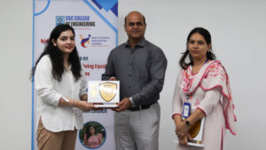 aashna-duggal-getting- felicitated-at-the-workshop-inclusivity