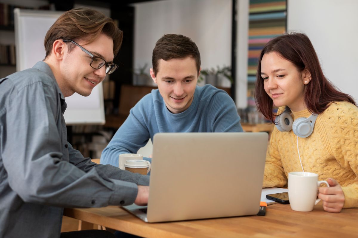co-workers- looking-at-laptop-screen-together