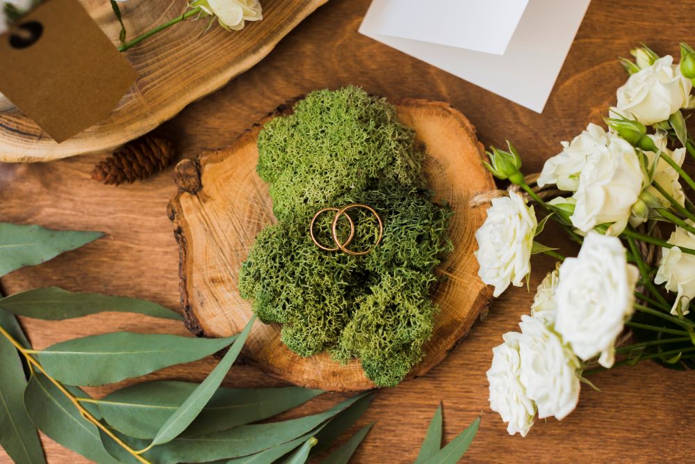 Wedding floral ornaments on table