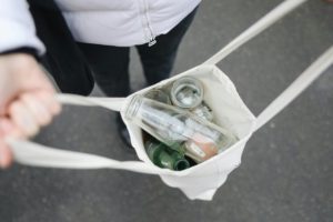tote-bags-and-glass-bottles-best-alternatives-for-sustainability