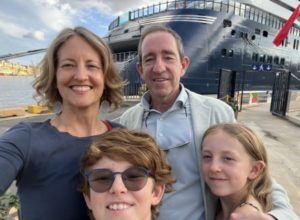 jennifer-with-her-family